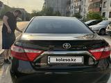 Toyota Camry 2015 года за 9 400 000 тг. в Актобе – фото 4