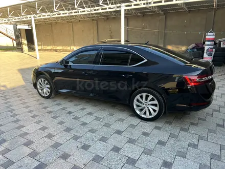 Skoda Superb 2018 года за 13 500 000 тг. в Тараз – фото 7