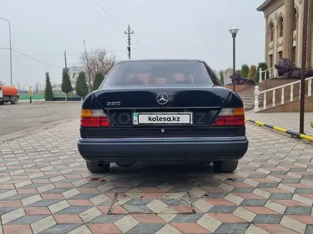 Mercedes-Benz E 220 1993 года за 2 100 000 тг. в Сарыагаш – фото 4