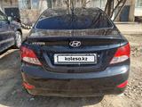 Hyundai Solaris 2012 года за 2 500 000 тг. в Актобе – фото 2