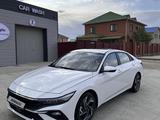 Hyundai Elantra 2023 года за 8 800 000 тг. в Атырау – фото 2