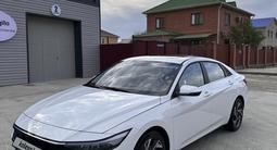 Hyundai Elantra 2023 года за 8 800 000 тг. в Атырау – фото 2