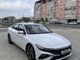 Hyundai Elantra 2023 года за 8 800 000 тг. в Атырау – фото 3