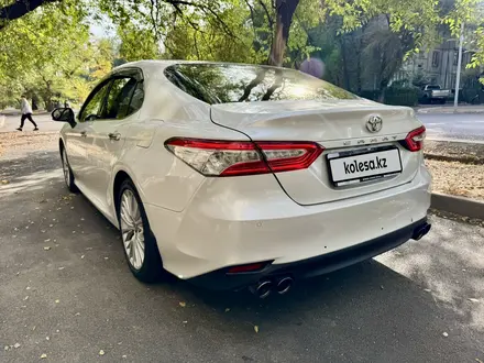 Toyota Camry 2019 года за 16 300 000 тг. в Алматы – фото 5