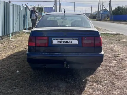 Volkswagen Passat 1994 года за 1 400 000 тг. в Уральск – фото 3