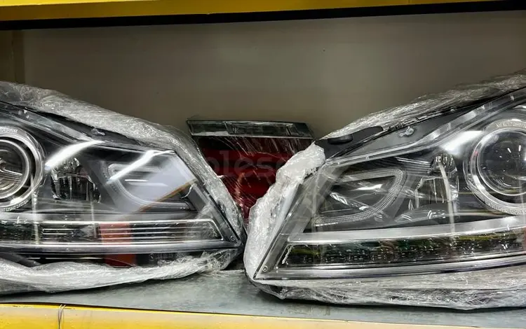 Передние фары Mercedes — Benz W204 рестайлинг за 1 000 тг. в Алматы