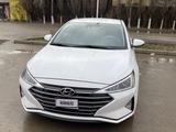 Hyundai Elantra 2020 годаfor6 400 000 тг. в Актобе – фото 2