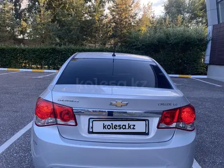 Chevrolet Cruze 2011 года за 2 200 000 тг. в Караганда – фото 3