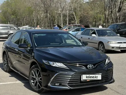 Toyota Camry 2023 года за 16 500 000 тг. в Алматы