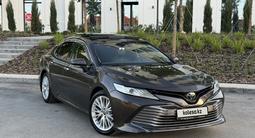 Toyota Camry 2018 годаfor13 500 000 тг. в Шымкент – фото 2