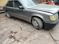 Mercedes-Benz E 220 1991 года за 700 000 тг. в Алматы