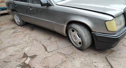 Mercedes-Benz E 220 1991 года за 1 000 000 тг. в Алматы