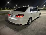 Toyota Camry 2017 года за 13 700 000 тг. в Шымкент – фото 2