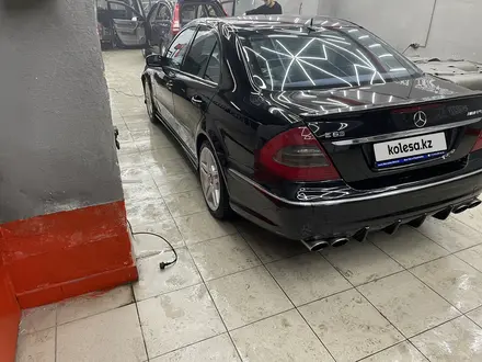 Mercedes-Benz E 500 2002 года за 7 000 000 тг. в Кокшетау – фото 2