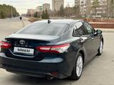 Toyota Camry 2019 года за 13 800 000 тг. в Павлодар – фото 2