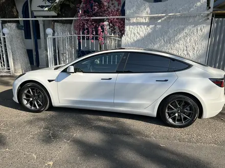 Tesla Model 3 2021 года за 34 000 000 тг. в Алматы – фото 4