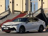 Toyota Camry 2021 года за 13 350 000 тг. в Караганда – фото 5