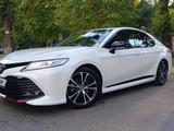 Toyota Camry 2020 года за 13 500 000 тг. в Тараз – фото 2