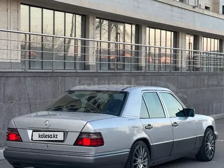 Mercedes-Benz E 320 1993 года за 2 400 000 тг. в Тараз – фото 2