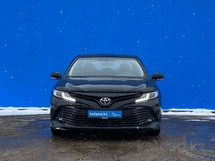 Toyota Camry 2018 года за 10 480 000 тг. в Алматы – фото 2