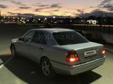 Mercedes-Benz E 200 1993 года за 1 400 000 тг. в Атырау – фото 4