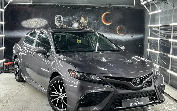 Toyota Camry 2023 года за 13 000 000 тг. в Актобе