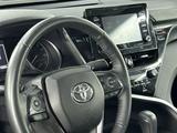 Toyota Camry 2023 года за 13 000 000 тг. в Актобе – фото 5