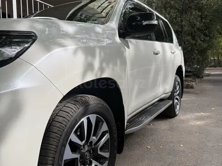 Toyota Land Cruiser Prado 2022 года за 32 500 000 тг. в Алматы – фото 13
