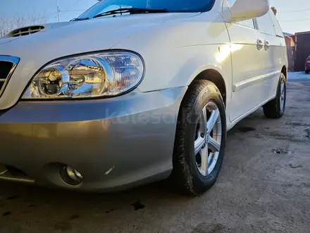 Kia Carnival 2002 года за 2 500 000 тг. в Шымкент – фото 8