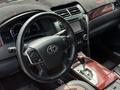 Toyota Camry 2014 года за 9 200 000 тг. в Актобе – фото 11