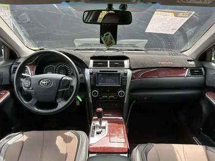 Toyota Camry 2014 года за 9 200 000 тг. в Актобе – фото 8