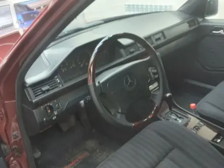 Mercedes-Benz E 260 1992 года за 2 500 000 тг. в Алматы – фото 24