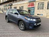 Toyota Highlander 2018 года за 19 200 000 тг. в Алматы – фото 2