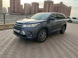 Toyota Highlander 2018 года за 19 200 000 тг. в Алматы – фото 3