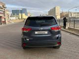 Toyota Highlander 2018 года за 19 200 000 тг. в Алматы – фото 4