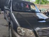 Kia Carnival 2002 годаүшін1 500 000 тг. в Сарыагаш – фото 4