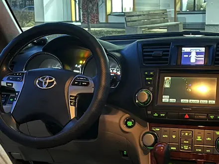 Toyota Highlander 2011 года за 10 900 000 тг. в Астана – фото 2