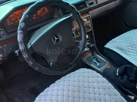 Mercedes-Benz E 230 1991 года за 1 650 000 тг. в Караганда – фото 10