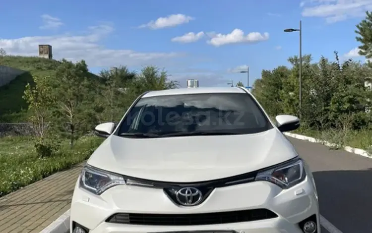 Toyota RAV4 2018 годаfor12 400 000 тг. в Астана