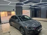 Hyundai Elantra 2017 года за 5 150 000 тг. в Уральск – фото 2