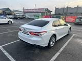 Toyota Camry 2018 года за 13 000 000 тг. в Шымкент – фото 3