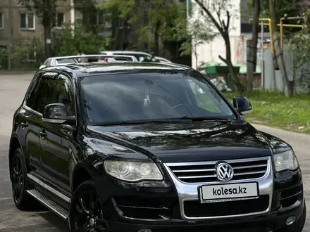 Volkswagen Touareg 2008 года за 7 800 000 тг. в Алматы