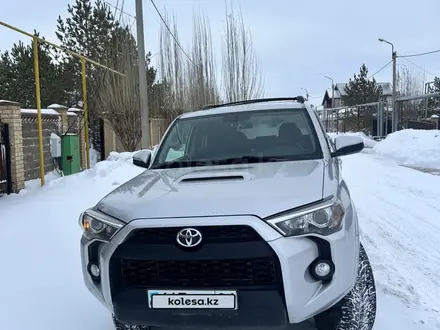 Toyota 4Runner 2017 года за 18 500 000 тг. в Астана – фото 2