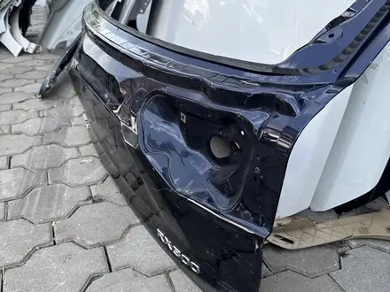 Дверь багажника Lexus RX300 за 150 000 тг. в Караганда – фото 2