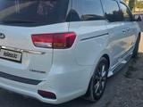 Kia Carnival 2019 года за 14 000 000 тг. в Шымкент – фото 3