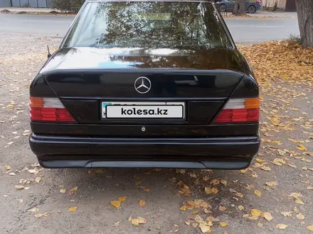 Mercedes-Benz E 280 1993 года за 1 800 000 тг. в Усть-Каменогорск – фото 2