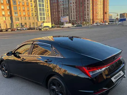 Hyundai Elantra 2021 года за 8 150 000 тг. в Караганда – фото 4