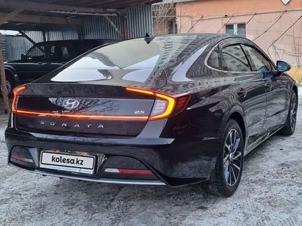 Hyundai Sonata 2022 года за 14 200 000 тг. в Алматы – фото 25