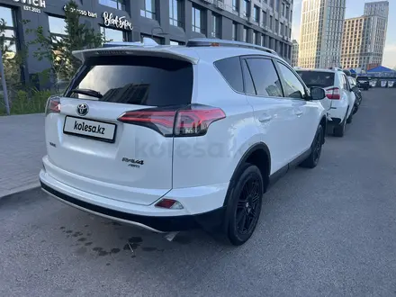 Toyota RAV4 2018 года за 11 990 000 тг. в Астана – фото 3