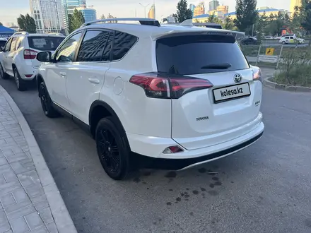 Toyota RAV4 2018 года за 11 990 000 тг. в Астана – фото 4